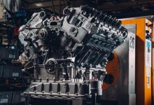 首台宾利Bacalar W12发动机正式下线-深圳汽车网