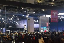 上海车展突发 特斯拉展台遭遇现场维权-深圳汽车网