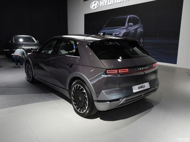 现代(进口) IONIQ(艾尼氪)5 2021款 基本型 现代(进口) IONIQ(艾尼氪)5 2021款 基本型