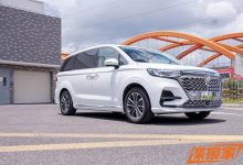 新格栅/配小桌板 新款荣威iMAX8实车图-深圳汽车网