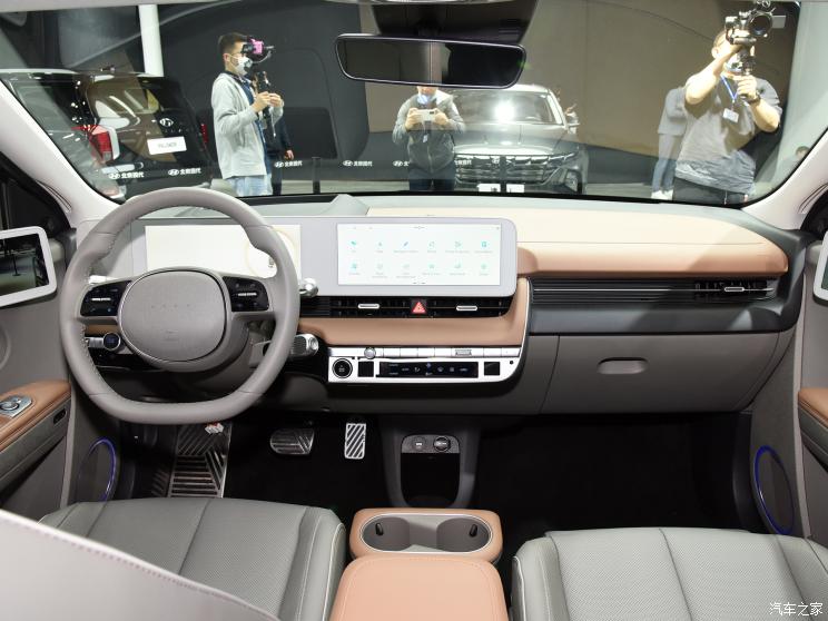 现代(进口) IONIQ(艾尼氪)5 2021款 基本型 现代(进口) IONIQ(艾尼氪)5 2021款 基本型