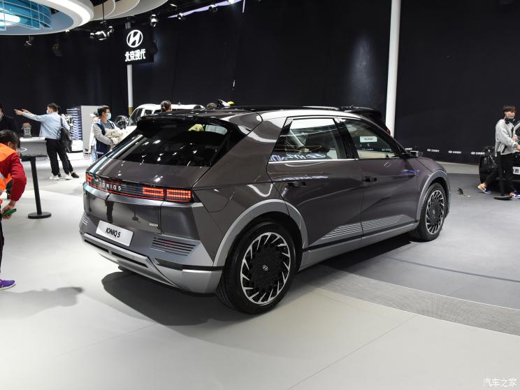现代(进口) IONIQ(艾尼氪)5 2021款 基本型 现代(进口) IONIQ(艾尼氪)5 2021款 基本型