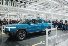 预计本月交付 首台量产RIVIAN R1T下线-深圳汽车网