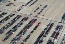 醒目！特斯拉上海工厂现多款新颜色车型-深圳汽车网