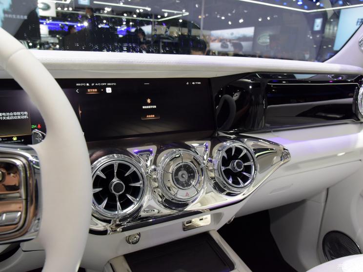 长城汽车 坦克300 2021款 2.0T 赛博坦克