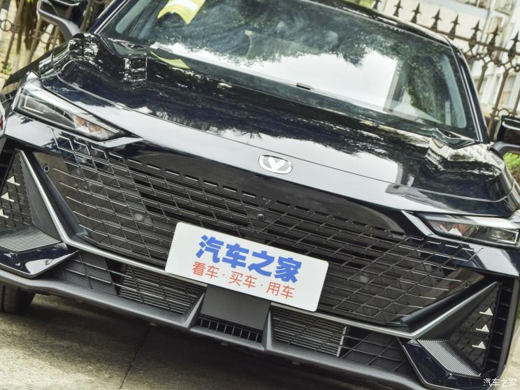 长安汽车 长安UNI-V 2022款 1.5T 尊贵型