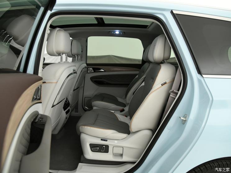 东风风行 风行・游艇 2022款 揽月版