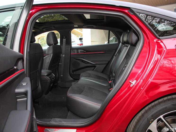 长安福特 蒙迪欧 2022款 EcoBoost 245 ST-Line 长安福特 蒙迪欧 2022款 EcoBoost 245 ST-Line