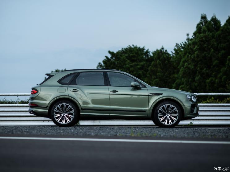 宾利 添越 2021款 V8 日本版