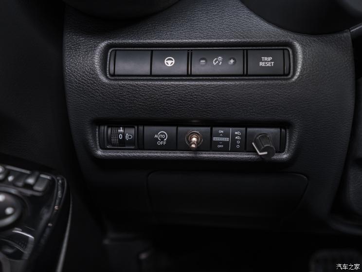 日产(进口) JUKE 2022款 Hybrid Rally Tribute 日产(进口) JUKE 2022款 Hybrid Rally Tribute