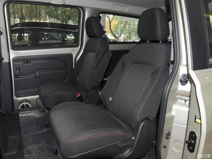 东风小康 风光380 2022款 1.5L 舒适型客车(钢板弹簧)7座 东风小康 风光380 2022款 1.5L 舒适型客车(钢板弹簧)7座