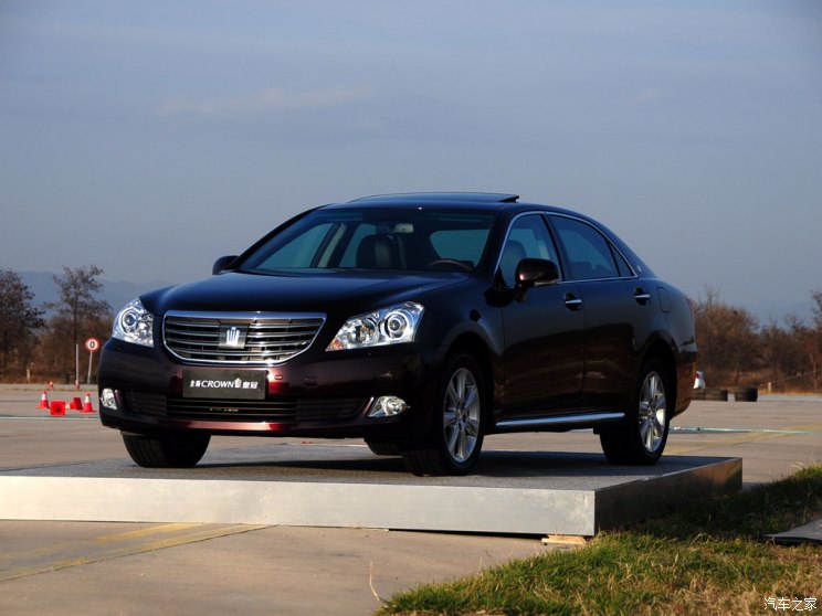 一汽丰田 皇冠 2010款 3.0L Royal Saloon 尊享版 一汽丰田 皇冠 2010款 3.0L Royal Saloon 尊享版