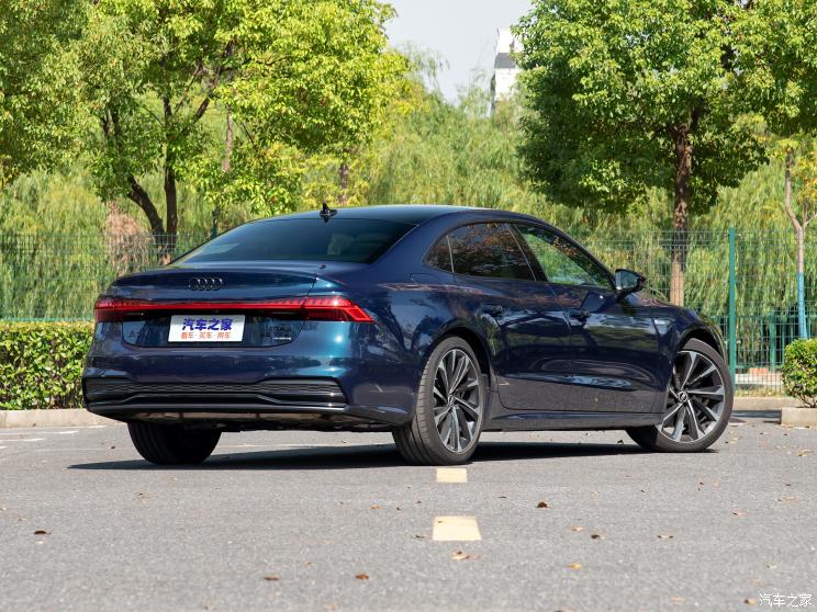 上汽奥迪 奥迪A7L 2022款 55 TFSI quattro S-line 境远型曜黑套装