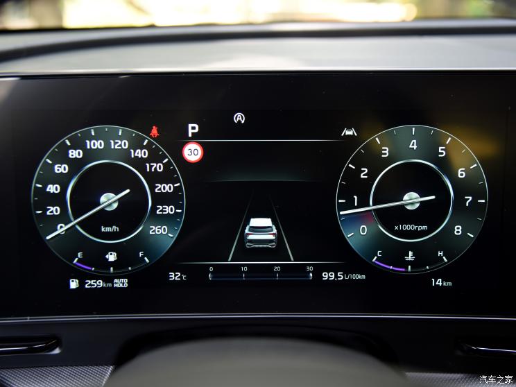 起亚 狮铂拓界 2022款 2.0T 四驱基本型