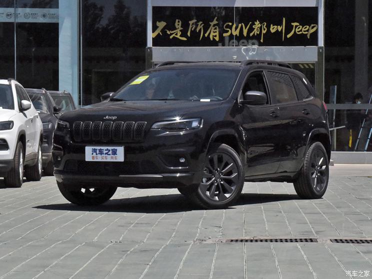 广汽菲克Jeep 自由光 2021款 2.0T 四驱80周年纪念版