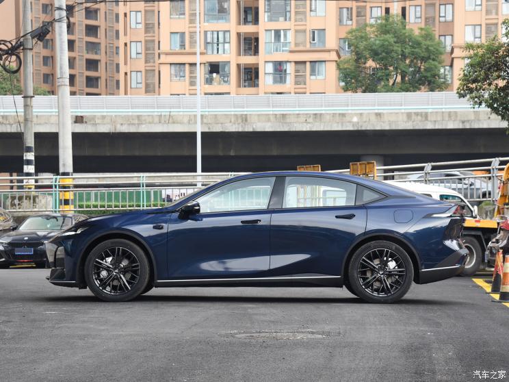 长安深蓝 长安深蓝SL03 2022款 1.5L 1200增程版 长安深蓝 长安深蓝SL03 2022款 1.5L 1200增程版