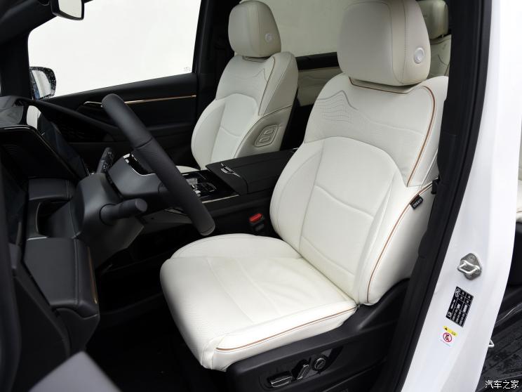 广汽乘用车 传祺M8 2023款 宗师系列 400T 自动旗舰