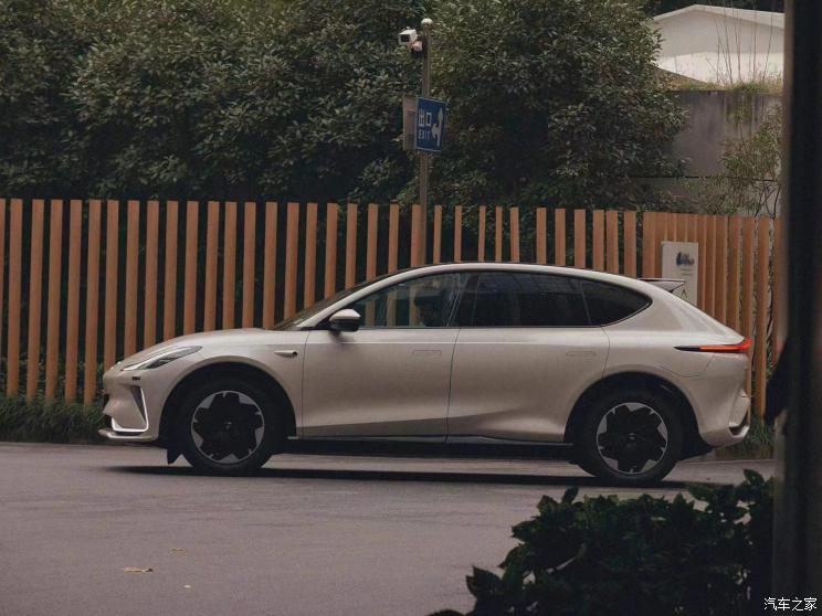 智己汽车 智己LS7 2022款 四驱版 智己汽车 智己LS7 2022款 四驱版