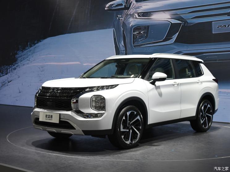 广汽三菱 欧蓝德 2023款 1.5T CVT四驱尊耀版 7座 广汽三菱 欧蓝德 2023款 1.5T CVT四驱尊耀版 7座