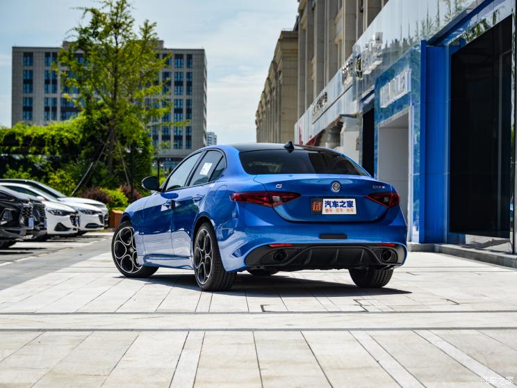 阿尔法・罗密欧 Giulia朱丽叶 2022款 2.0T 280HP Veloce 赛道版 阿尔法・罗密欧 Giulia朱丽叶 2022款 2.0T 280HP Veloce 赛道版