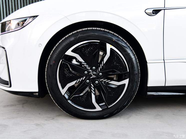 岚图汽车 岚图追光 2023款 长续航旗舰版 岚图汽车 岚图追光 2023款 长续航旗舰版