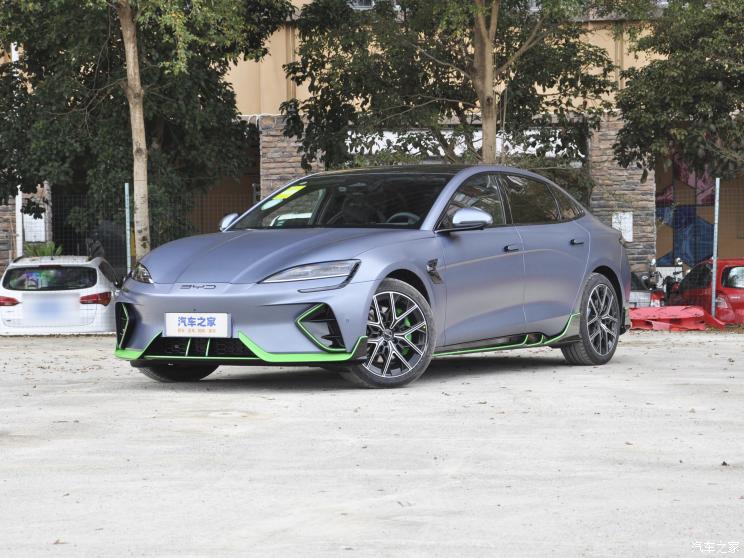 比亚迪 海豹 2022款 650km 四驱性能版 比亚迪 海豹 2022款 650km 四驱性能版