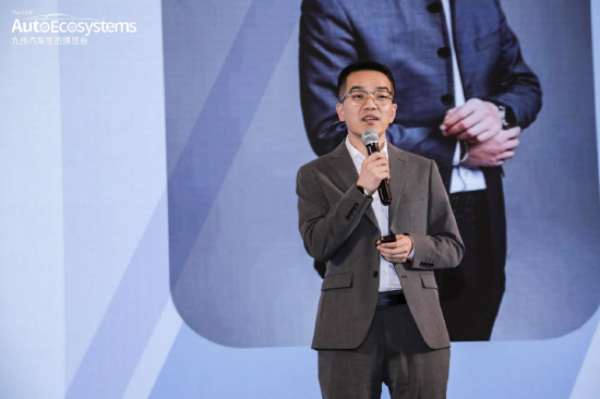 中国汽车流通协会后市场精品服务分会秘书长张保泉作报告分享