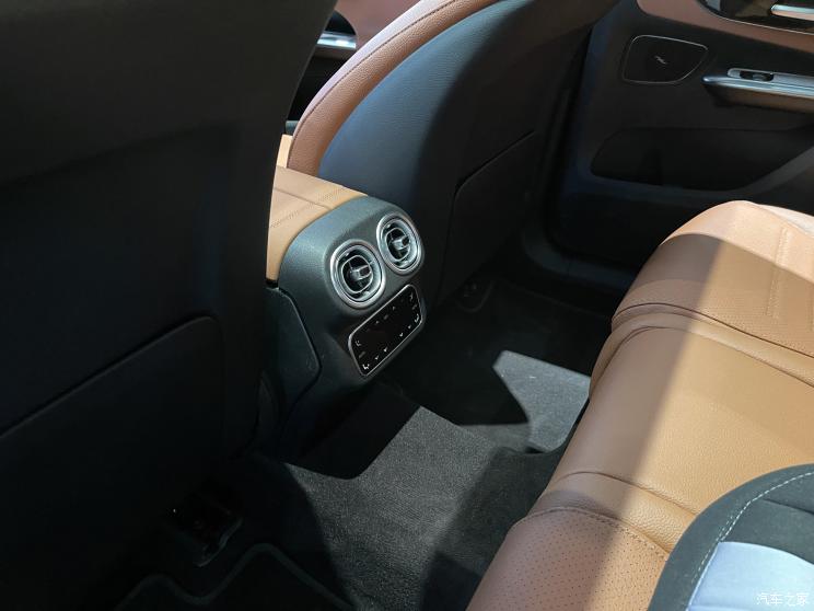 北京奔驰 奔驰GLC 2023款 GLC 300 L 4MATIC 动感型 7座