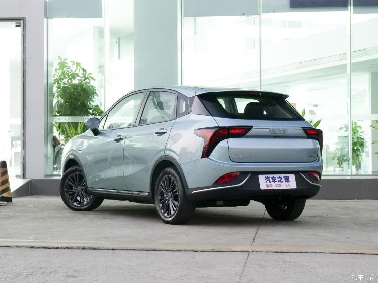 合众汽车 哪吒V 2022款 潮 400