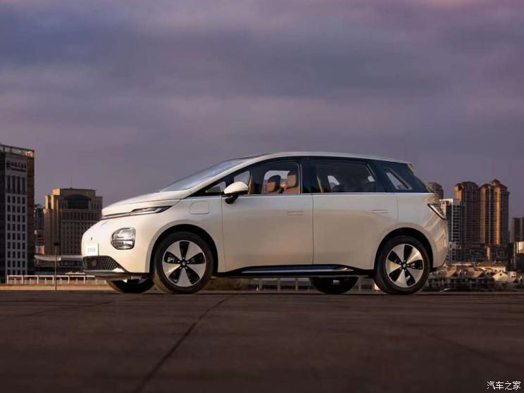 上汽通用五菱 宝骏云朵 2023款 基本型 上汽通用五菱 宝骏云朵 2023款 基本型