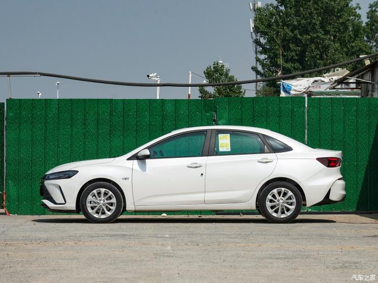 上汽通用雪佛兰 科鲁泽 2024款 1.5L 双离合悦享版 上汽通用雪佛兰 科鲁泽 2024款 1.5L 双离合悦享版