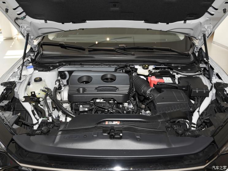 长安福特 蒙迪欧 2023款 EcoBoost 180 至尊型 长安福特 蒙迪欧 2023款 EcoBoost 180 至尊型