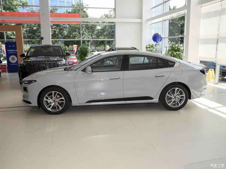长安福特 蒙迪欧 2023款 1.5T 高配版 长安福特 蒙迪欧 2023款 1.5T 高配版