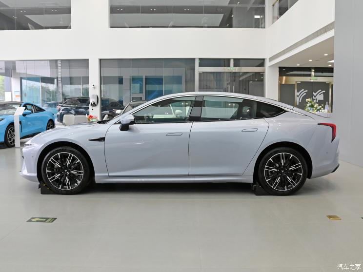 合众汽车 哪吒S 2023款 纯电 520km 后驱版 合众汽车 哪吒S 2023款 纯电 520km 后驱版