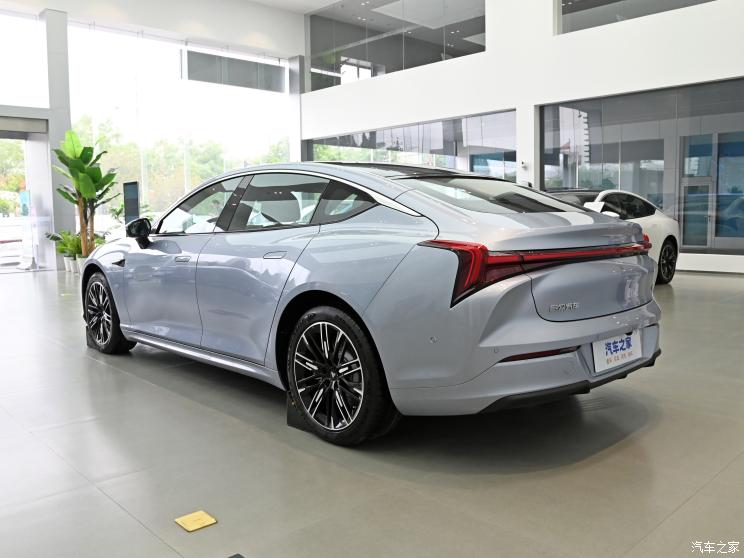 合众汽车 哪吒S 2023款 纯电 520km 后驱版 合众汽车 哪吒S 2023款 纯电 520km 后驱版