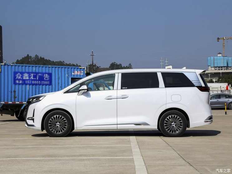 腾势汽车 腾势D9 2022款 DM-i 1040 尊贵型 腾势汽车 腾势D9 2022款 DM-i 1040 尊贵型