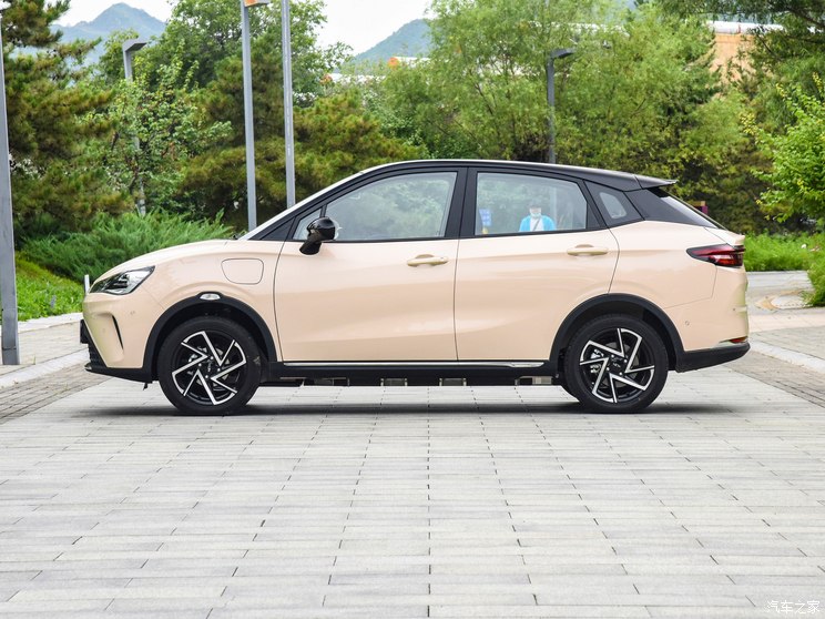 合众汽车 哪吒AYA 2023款 基本型 合众汽车 哪吒AYA 2023款 基本型