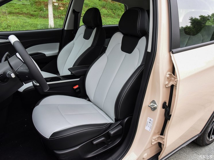 合众汽车 哪吒AYA 2023款 基本型 合众汽车 哪吒AYA 2023款 基本型