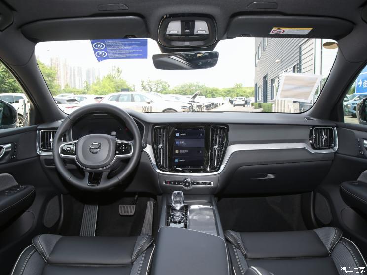 沃尔沃(进口) 沃尔沃V60 2024款 B5 智远运动版 沃尔沃(进口) 沃尔沃V60 2024款 B5 智远运动版