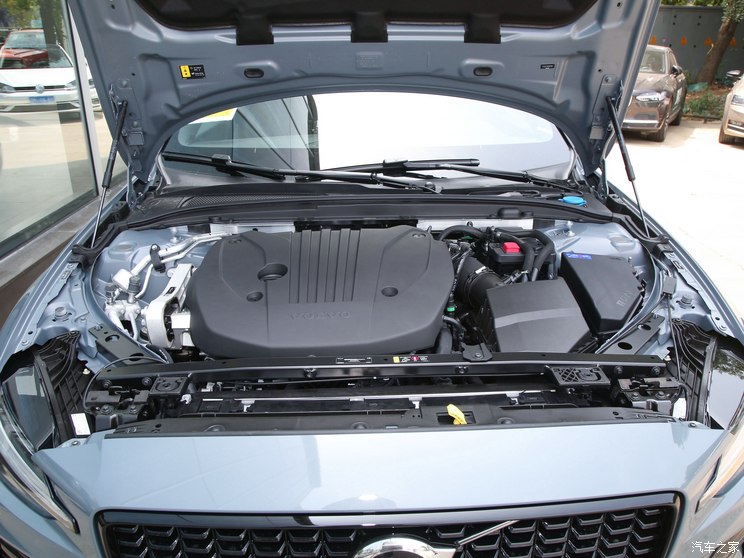 沃尔沃(进口) 沃尔沃V60 2024款 B5 智远运动版 沃尔沃(进口) 沃尔沃V60 2024款 B5 智远运动版