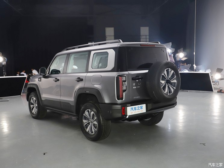 北京越野 北京BJ40 2024款 基本型 北京越野 北京BJ40 2024款 基本型