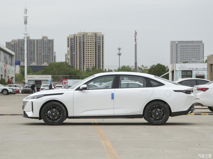 长安汽车 逸达 2023款 蓝鲸NE 1.5T GDI DCT尊享型 长安汽车 逸达 2023款 蓝鲸NE 1.5T GDI DCT尊享型