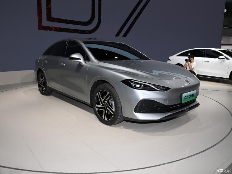 上汽集团 荣威D7 2023款 DMH 上汽集团 荣威D7 2023款 DMH