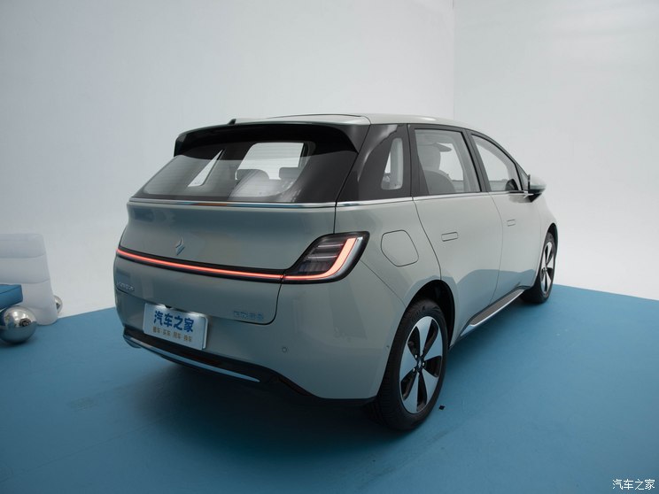 上汽通用五菱 宝骏云朵 2023款 460 灵犀版 上汽通用五菱 宝骏云朵 2023款 460 灵犀版