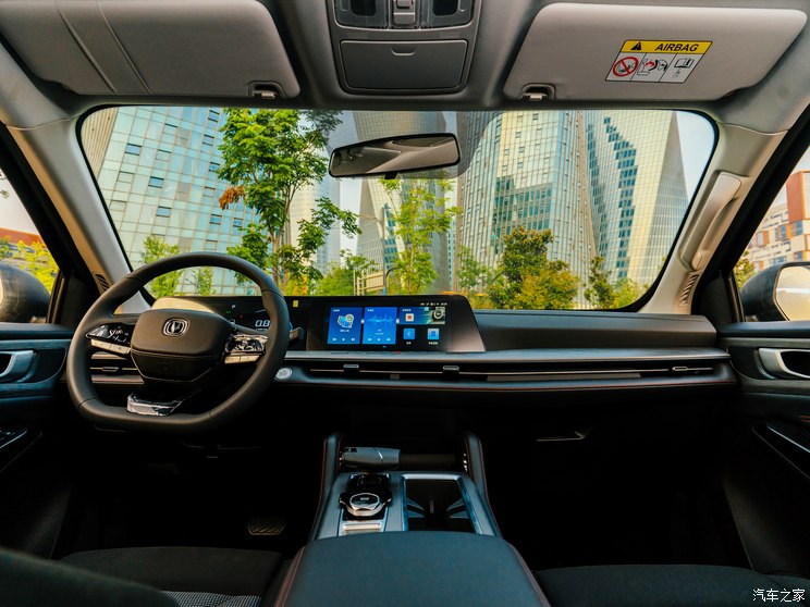 长安汽车 长安F70 2023款 蓝鲸版 2.0T汽油自动两驱创富型 长轴 长安汽车 长安F70 2023款 蓝鲸版 2.0T汽油自动两驱创富型 长轴