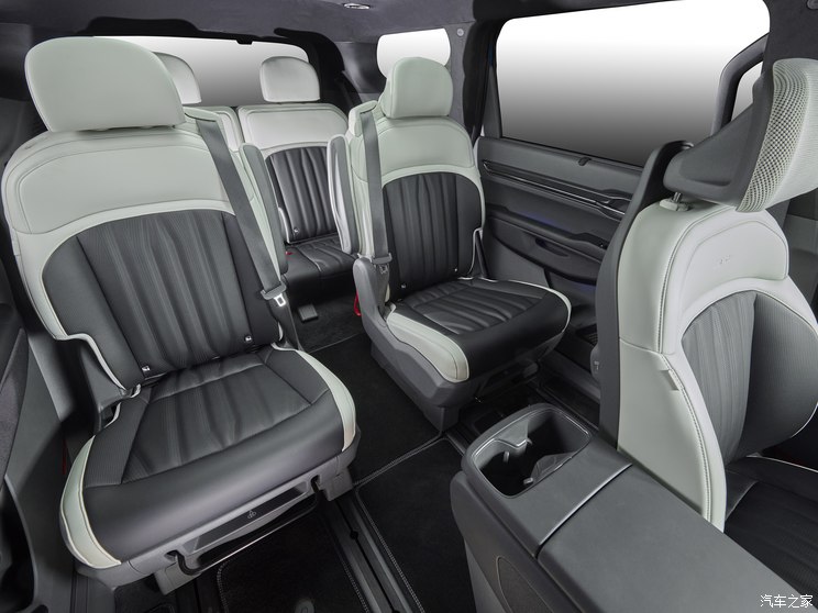 起亚(进口) 起亚EV9 2023款 GT-Line 欧洲版 起亚(进口) 起亚EV9 2023款 GT-Line 欧洲版