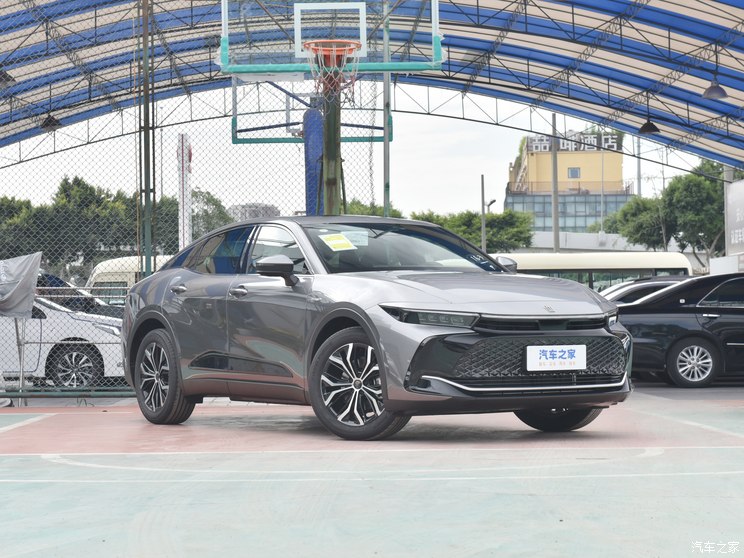 丰田(进口) 皇冠(进口) 2023款 2.5L SportCross HEV两驱尊贵版 丰田(进口) 皇冠(进口) 2023款 2.5L SportCross HEV两驱尊贵版