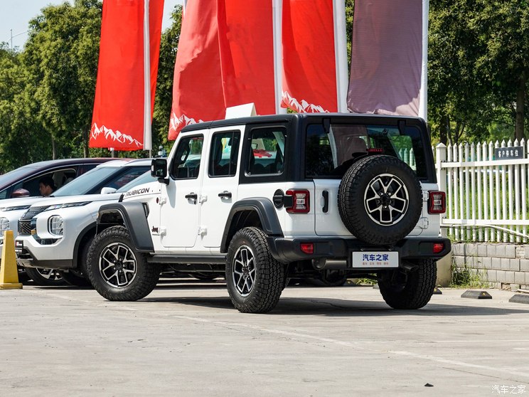 Jeep(进口) 牧马人 2024款 2.0T 罗宾汉四门版 Jeep(进口) 牧马人 2024款 2.0T 罗宾汉四门版
