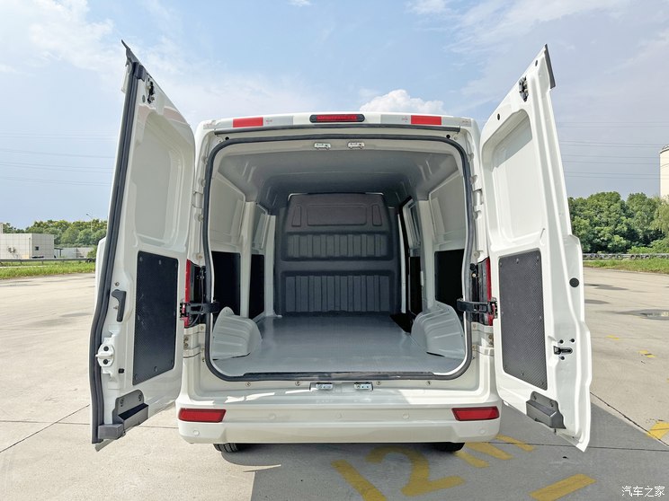 江铃晶马汽车 E路福 2023款 纯电动物流车 江铃晶马汽车 E路福 2023款 纯电动物流车