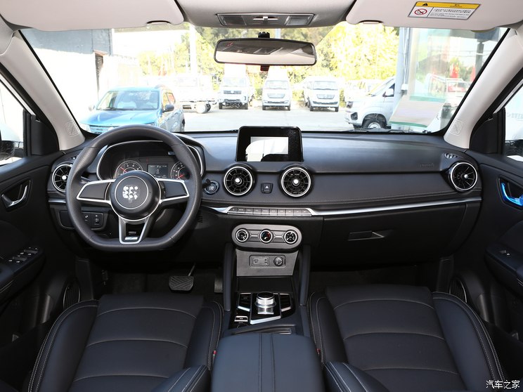 赛力斯蓝电 蓝电E3 2023款 405km 舒适版 赛力斯蓝电 蓝电E3 2023款 405km 舒适版